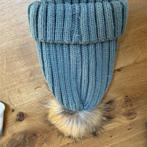 Ugg - Picture 2 of 5